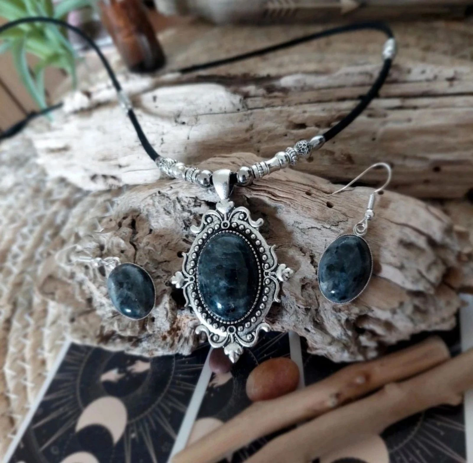 Parure boho-mística, magnífico camafeu vintage labradorita negra sautoir multiperlas – photo 8